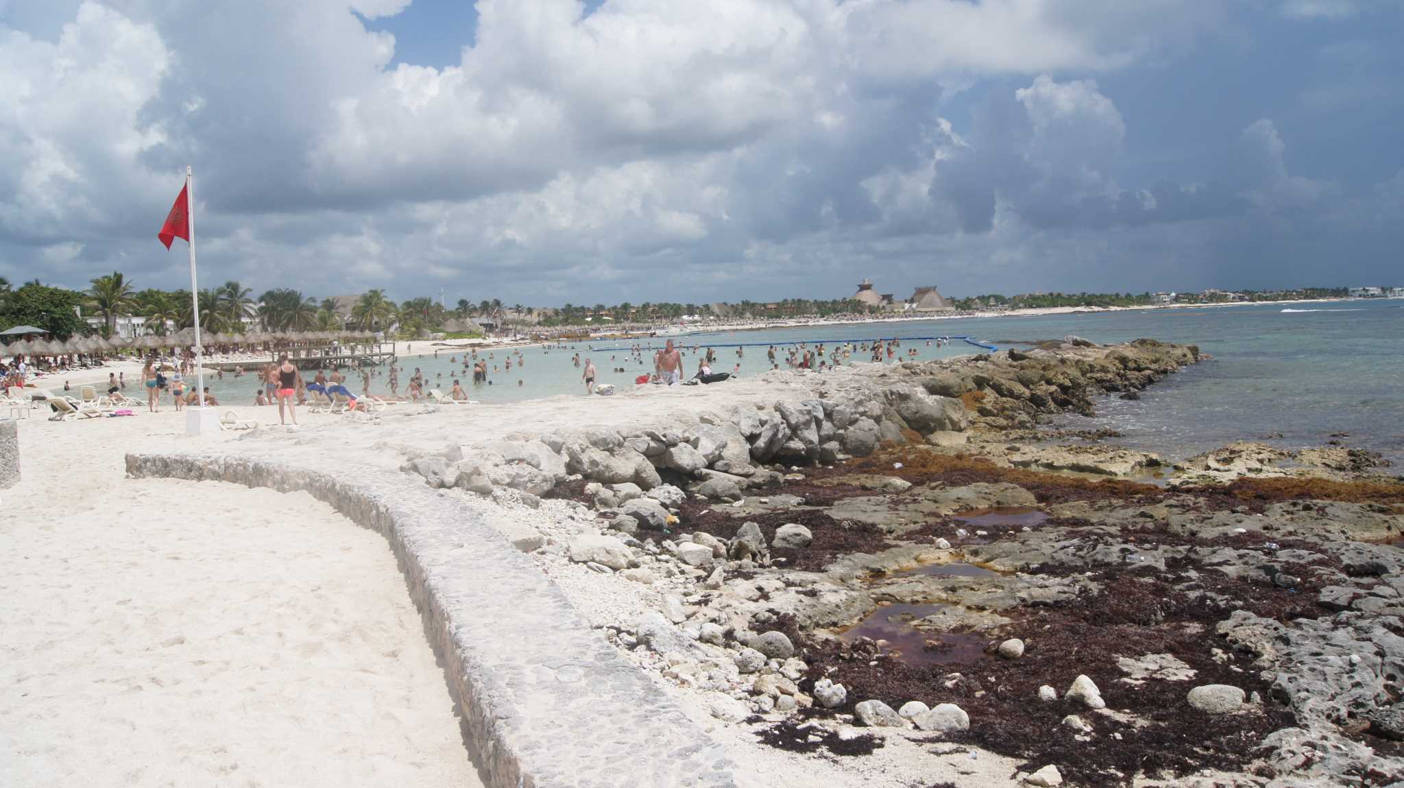       (Bahia principle-overcrowded small beach)